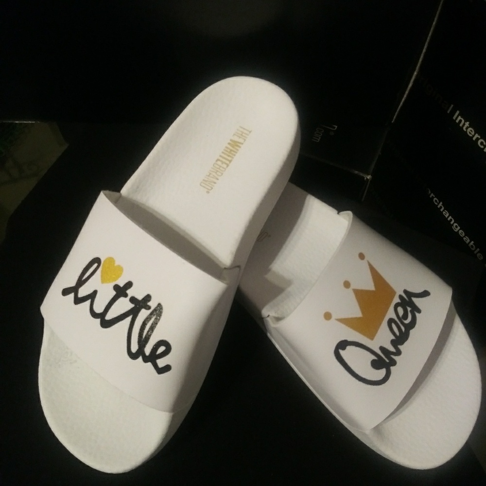 Childrens Iconic banded slippers